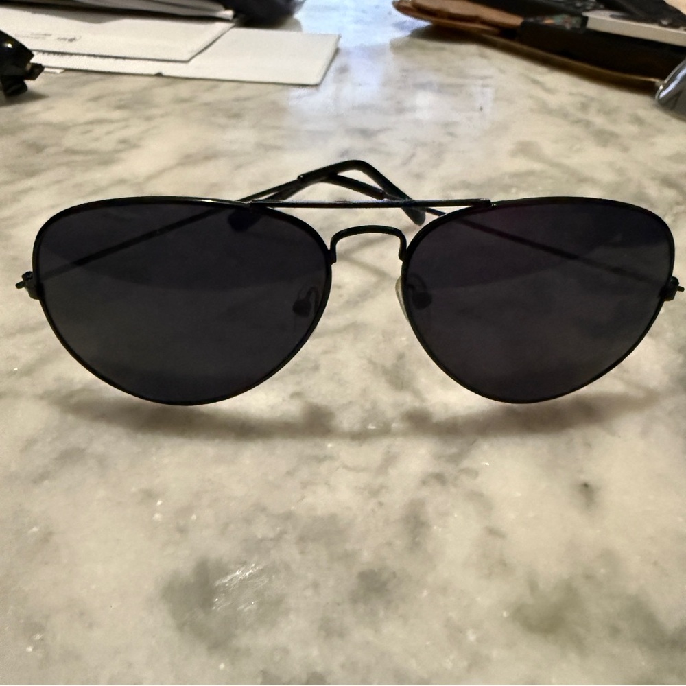 Sunglasses - Black - Aviator Style